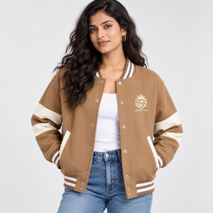 Chaqueta universitaria para mujer que combina estilo deportivo con tela cómoda, forro suave de calidad duradera y un diseño moderno y versátil. - Product Image 1
