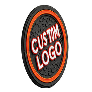Patchs en caoutchouc personnalisés avec logo détaillé, matériau durable et flexible, et texture de surface premium - Product Image 3