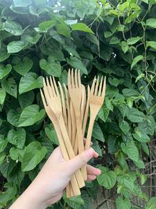 ¡Tendencia 2025 caliente! Juego de cubiertos de bambú natural reutilizable con logotipo láser grabado en bolsa hecho en Vietnam - Product Image 2