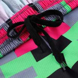 Ensemble d'uniformes de basketball demi-manches de haute qualité – Maillots et shorts réversibles, respirants et confortables, avec techniques d'impression - Product Image 2