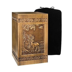 Urna Funeraria de Madera Homestead Heritage, Recipiente Conmemorativo para Cenizas con Características Auténticas del Madera y Detalles Finos - Product Image 3