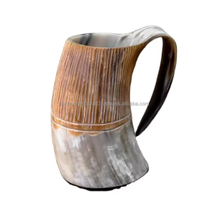 Mug en corne de Viking authentique fait main, style animal de Noël, avec base en acrylique pour hydromel, bière et ale. - Product Image 3