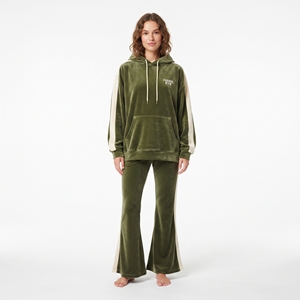 Conjunto Deportivo de Terciopelo Verde Oliva para Mujer con Capucha y Rayas Laterales Color Crema, Corte Holgado, Ropa Casual de Invierno - Product Image 1
