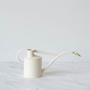 Arrosoir en métal au design moderne pour plantes de jardin avec construction anti-fuite et contrôle fluide du débit d'eau - Product Image 5