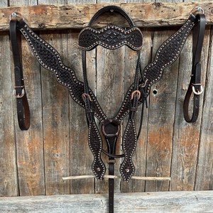 Conjunto de Arreos de Cuero Repujado Hecho a Mano Personalizado para Caballo Estilo Western: Cabezada y Pechopetral Ajustables para Equitación - Product Image 1