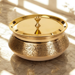 Elegante taza de latón de dos tonos grabada a mano con un borde ancho pulido y brillante, disponible a precios de mayorista. - Product Image 5