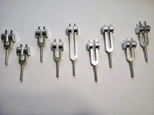 Ensemble de diapasons planétaires lestés : outil de méditation pour la guérison sonore et les chakras. - Product Image 6