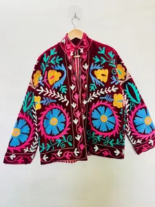 Abrigo de Terciopelo Floral Suzani, Hecho a Mano, Bordado, Estilo Bohemio, Inspirado en lo Tradicional, Artesanal, Ecológico, para Invierno - Product Image 1