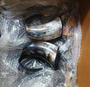 Cuenco Vikingo para Beber de 8 Pulgadas de Largo, Hecho a Mano, con Base de Madera Colorida de Lujo, Capacidad de 32 oz, Copa para Vino Blanco para Fiestas - Product Image 4