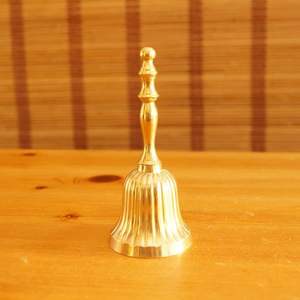 Campana de Mano Náutica de Latón, Accesorio con Temática Marítima para Decoración de Barcos e Interiores Costeros - Product Image 5