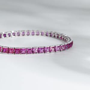 Bracelet tennis en moissanite taille princesse couleur rose, en argent 925, sur mesure, fabrication de bijoux minimalistes haut de gamme. - Product Image 3