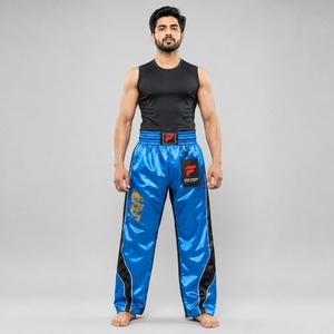 Pantalones de kick boxing transpirables diseñados para artistas marciales que buscan comodidad, flexibilidad y construcción duradera de primera calidad. - Product Image 1