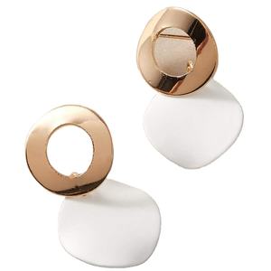 Résine blanche fabriquée en usine Design résine et bois fille peinture boucles d'oreilles légères bijoux collier bijoux de mode - Product Image 1