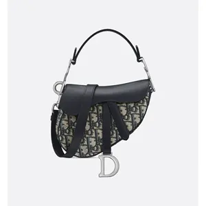 Bolso de Hombro de Lujo Contemporáneo para Mujer, Tamaño Mediano, Cuero Genuino Negro de Becerro Envejecido, Cierre de Solapa, Estilo Moderno - Product Image 2