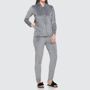 Conjunto de Chándal de Terciopelo de 2 Piezas para Mujer con Logotipo Bordado de Pedrería Personalizado, Pantalones de Algodón y Sudadera con Capucha de Terciopelo - Product Image 3