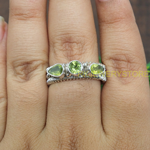Anillo de Peridoto Verde Natural en Plata de Ley 925, Hecho a Mano, Diseño Multibanda, Estilo Boho, con Piedra Preciosa, para Mujer, Joyería Artesanal - Product Image 2