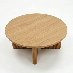 Table basse moderne ronde en teck massif avec base cannelée, fabriquée à la main, écologique, pour le salon. - Product Image 2