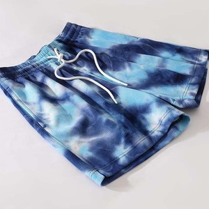 Pantalones cortos tie-dye de corte relajado para hombre, tela gris transpirable con cintura ajustable con cordón - Product Image 6