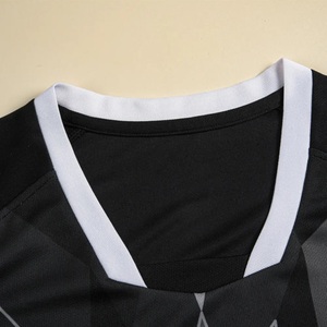 Tenues de football personnalisées pour adultes et enfants, nouveau design pour les équipes de football émergentes, uniformes pour les joueurs de la ville. - Product Image 2