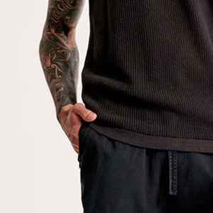 Camiseta sin Mangas Personalizada de Alta Calidad para Gimnasio, con Logotipo Frontal en Tela No Tejida, Cuello en V de Algodón/Bambú, Estilo Casual para Adultos - Product Image 3