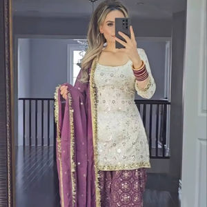 Nouveau Ensemble Designer en Faux Georgette : Top, Dhoti Salwar et Dupatta pour Mariage et Diwali - Réversible et Infroissable - Product Image 1