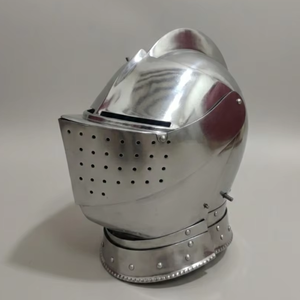 Casco de Caballero Medieval con Acabado Pulido, Bascineta de Hierro con Visera, Armadura para Reenactment, Listo para Batalla, Guerrero con Diseño Troquelado Navideño - Product Image 2