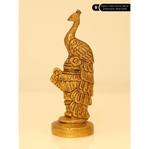 Petit paon en laiton fait à la main de 4 pouces au sommet de Kalash roman orné et article de décoration d'intérieur créatif - Product Image 2