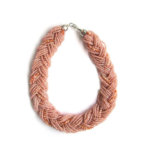 Collar de Corazón de Cuentas de Vidrio Rosadas Hechas a Mano Blush Roselle Luxe, Joyería Elegante para Fiestas Nupciales, Venta al por Mayor, Estilo de Moda - Product Image 5