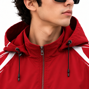 Conjunto Deportivo Rojo para Hombre con Gráficos de Llamas Blancas, Chaqueta con Capucha y Cierre y Pantalones Cargo para una Moda Urbana Moderna - Product Image 5