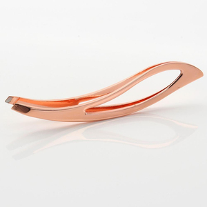 Pinzas Profesionales Inclinadas de Acero Inoxidable para Volumen de Pestañas y Diseño de Cejas con Calidad de Salón a un Precio Razonable - Product Image 4