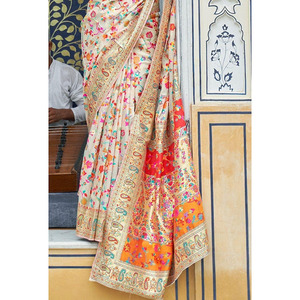 Elegante Sari Indio Tradicional Verde con Estampado Floral de Seda para Bodas, Fiestas y Eventos Festivos, Largo hasta el Suelo, Corte Regular para Mujer - Product Image 3