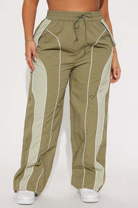 กางเกงขายาวทรงหลวมสีเขียวมะกอกสำหรับผู้หญิง OEM ผ้าบางเบา สไตล์สตรีท  ผู้จำหน่ายขายส่ง กางเกงผู้ชาย - Product Image 6