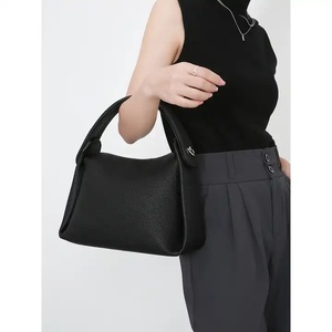 Sac à main pour filles en cuir PU, style minimaliste, sangle à chaîne détachable, fermeture à glissière, antivol, couleur beige, couleurs personnalisables - Product Image 4