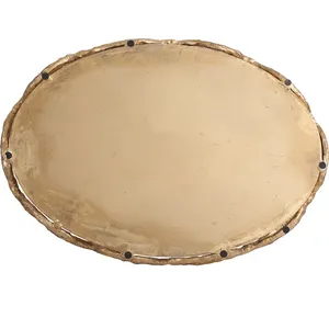 Plateau rond décoratif en métal artisanal plaqué argent avec motif vertical, design moderne, vente en gros - Product Image 3