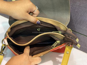 Sac à main en cuir véritable pour femmes, sacoche à bandoulière en cuir véritable, sacoche en fourrure métallique, Unique et élégante - Product Image 5