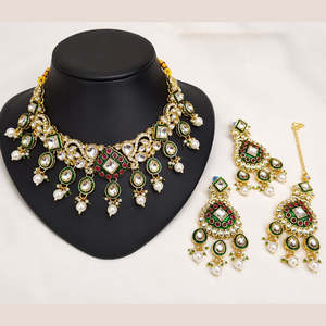 Juego de collar de imitación de perlas y cristales chapado en oro de 24 quilates con Maang Tikka - Product Image 5