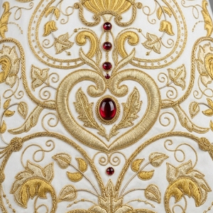 Casulla litúrgica blanca bordada a mano con hilo de oro, ornamental, para sacerdotes, vestimenta de misa. - Product Image 6