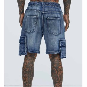 Shorts cargo en jean bleu pour homme, taille mi-haute, fermeture élastique, avec poches à rabat, style décontracté, finition délavée, pour un usage quotidien. - Product Image 4