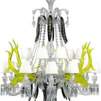 Lustre en cristal importé 18 lumières, design unique, bois de cerf vert néon, abat-jour blancs, accents de corne noire, décoration de luxe, œuvre d'art remarquable