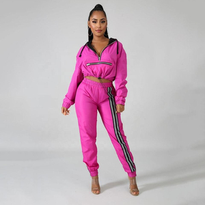 Ensemble de survêtement rose à capuche pour femme, manches longues, fermeture éclair, pantalon de jogging sportif avec poches latérales, polyester respirant, idéal pour le printemps - Product Image 3