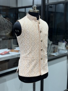 Veste Nehru de luxe en jacquard brodé or ivoire pour homme, gilet ethnique indien haut de gamme avec broderie florale, protection solaire, pour mariage - Product Image 3