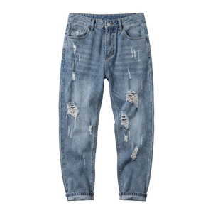 Jeans en denim délavé coupe droite pour homme avec logo personnalisé, style streetwear hip-hop en coton et élasthanne - Product Image 2