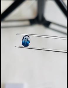Zafiro Azul Natural con Corte Ovalado Certificado por IGI, 1.35 CTS, Color Azul Intenso Premium, Claridad Excelente, Gema de Colección de Calidad Fina - Product Image 5