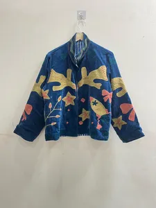Chaqueta Corta de Terciopelo Azul Rey Hecha a Mano para Mujer, Abrigo de Invierno Vintage con Bordado Artesanal Indio y Abertura Frontal - Product Image 2