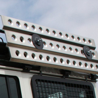 Estera Marston de acero perforado y tablones de aluminio perforados para garajes de estacionamiento y superficies de vehículos industriales de varios niveles