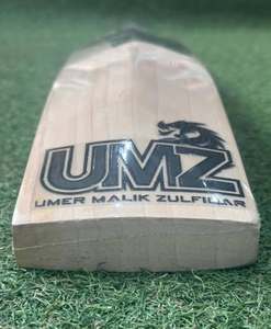 Bate de críquet MB Malik UMZ Black Dragon Edition de madera de sauce inglés, ligero, duradero, usado y recomendado por Sameer Minhas - Product Image 1