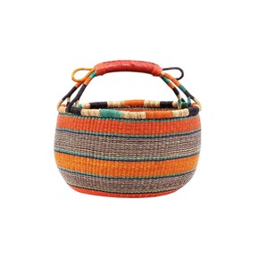 Panier de rangement tressé artisanal traditionnel en jonc de mer naturel, design orange et noir, type panier ventre de femme - Product Image 1