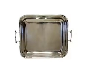 Bandeja de Servicio Clásica con Acabado Espejo, Plato Redondo de Acero Inoxidable, Bandeja de Servicio Moderna con Asas Laterales Curvas de Madera - Product Image 2