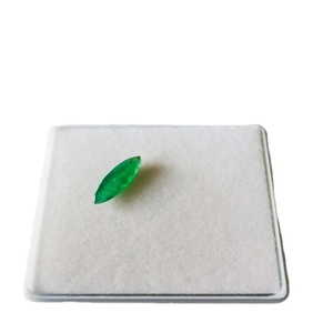 พลอยมรกตธรรมชาติขนาด5.6*16*4มม. คุณภาพดีเยี่ยมความแวววาวสีเขียวแซมเบียมรกตใช้ในการทำเครื่องประดับ - Product Image 1