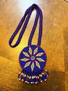 Collier médaillon étoile perlé fait main Tohono O’odham, design élégant, bleu + rouge, 16 pouces, idéal pour mariage, anniversaire - Meilleure vente - Product Image 2